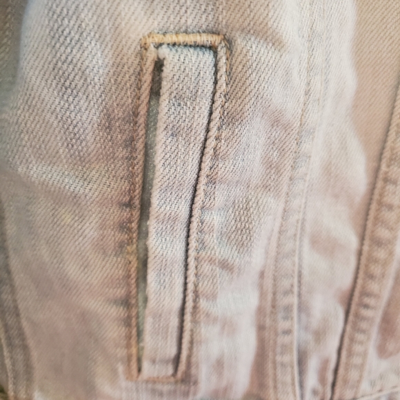 🍂🍁🍂Old Navy light wash jean jacket. X-small.Fall.POCKETS! 2 inside 2 outside. - Picture 6 of 14